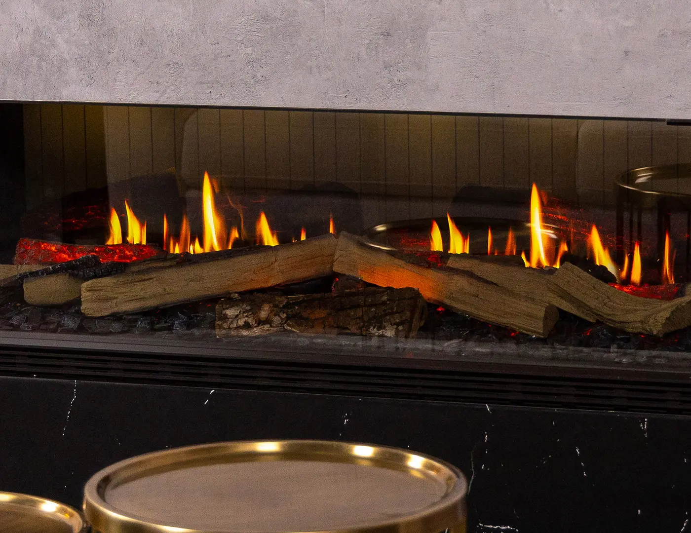 Elektrisk pejs med hologram flammeeffekt